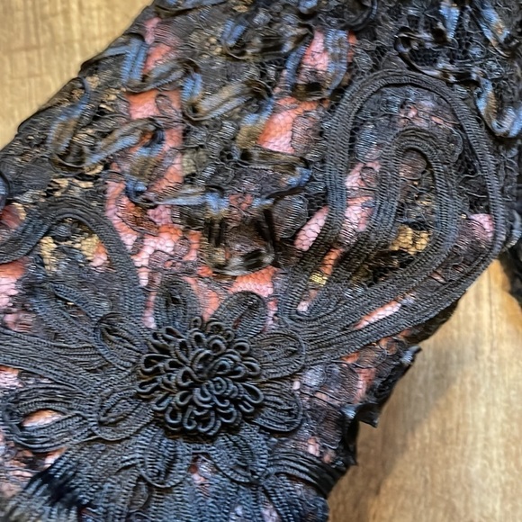 S.M. Collection Lace and Bead Top - Picture 6 of 9